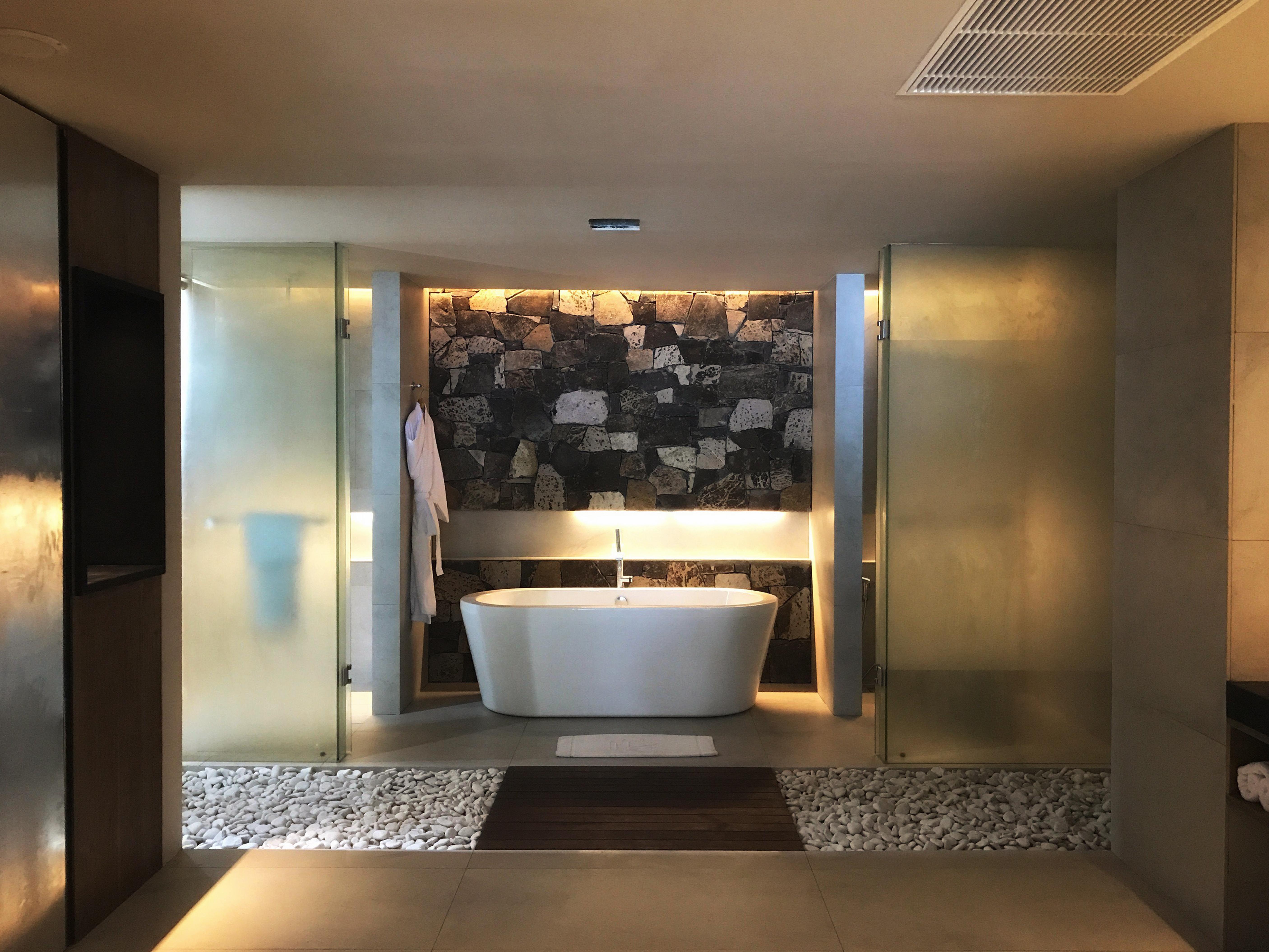 圣吉吉 卡塔玛兰度假村酒店 外观 照片 Bathroom of a suite at the hotel