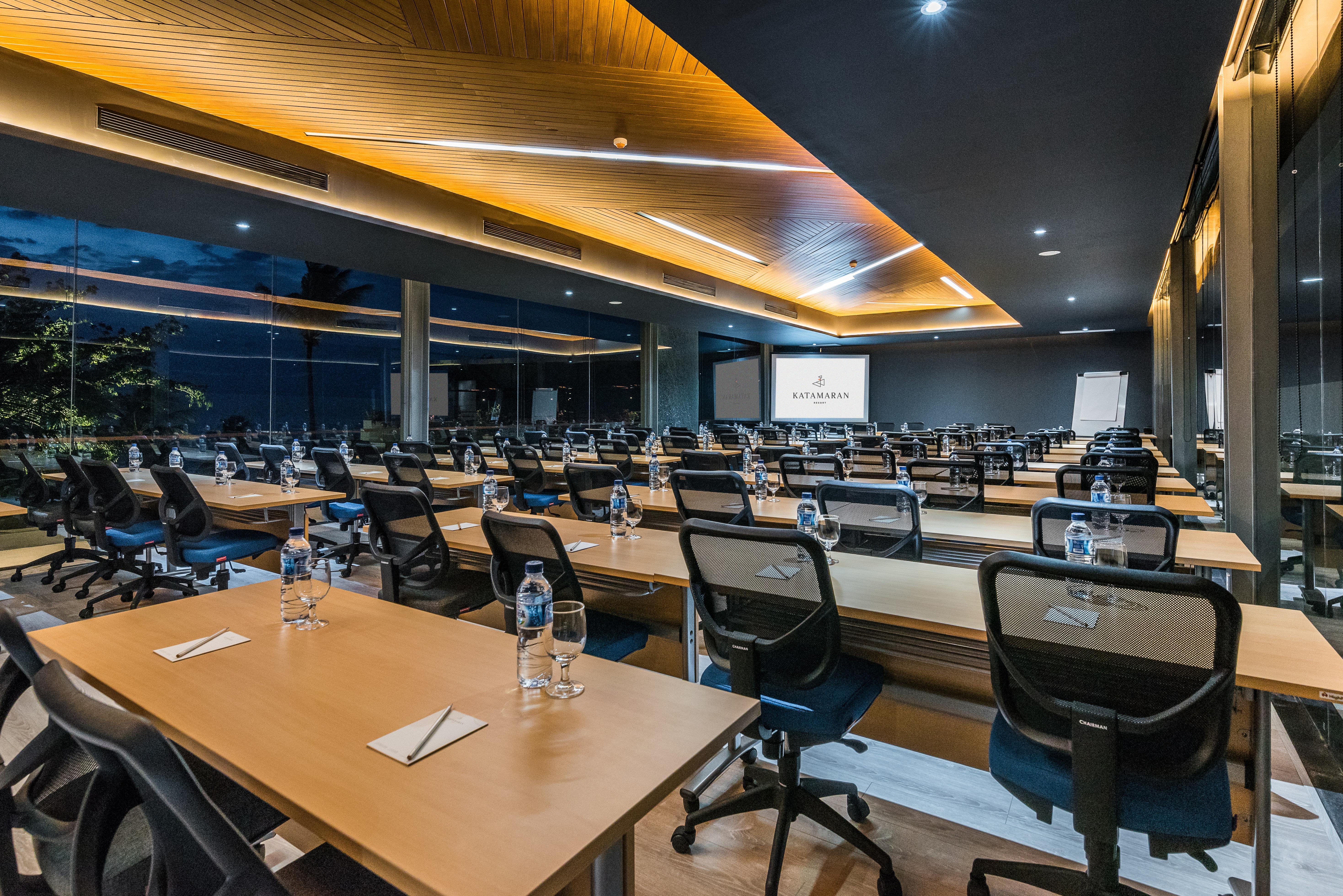 圣吉吉 卡塔玛兰度假村酒店 外观 照片 The 100-seat conference room at the hotel