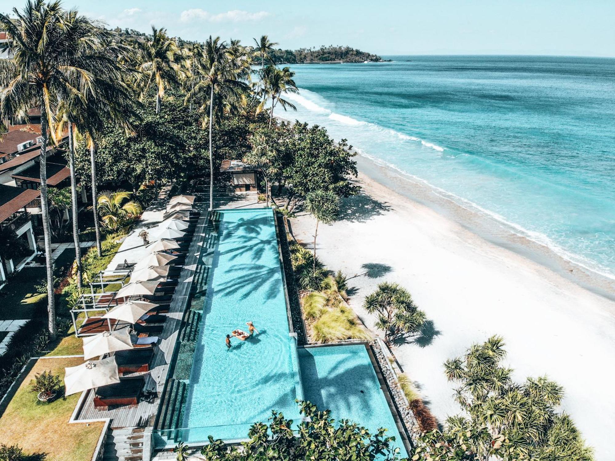 圣吉吉 卡塔玛兰度假村酒店 外观 照片 Aerial view of the beach at The Standard, Hua Hin